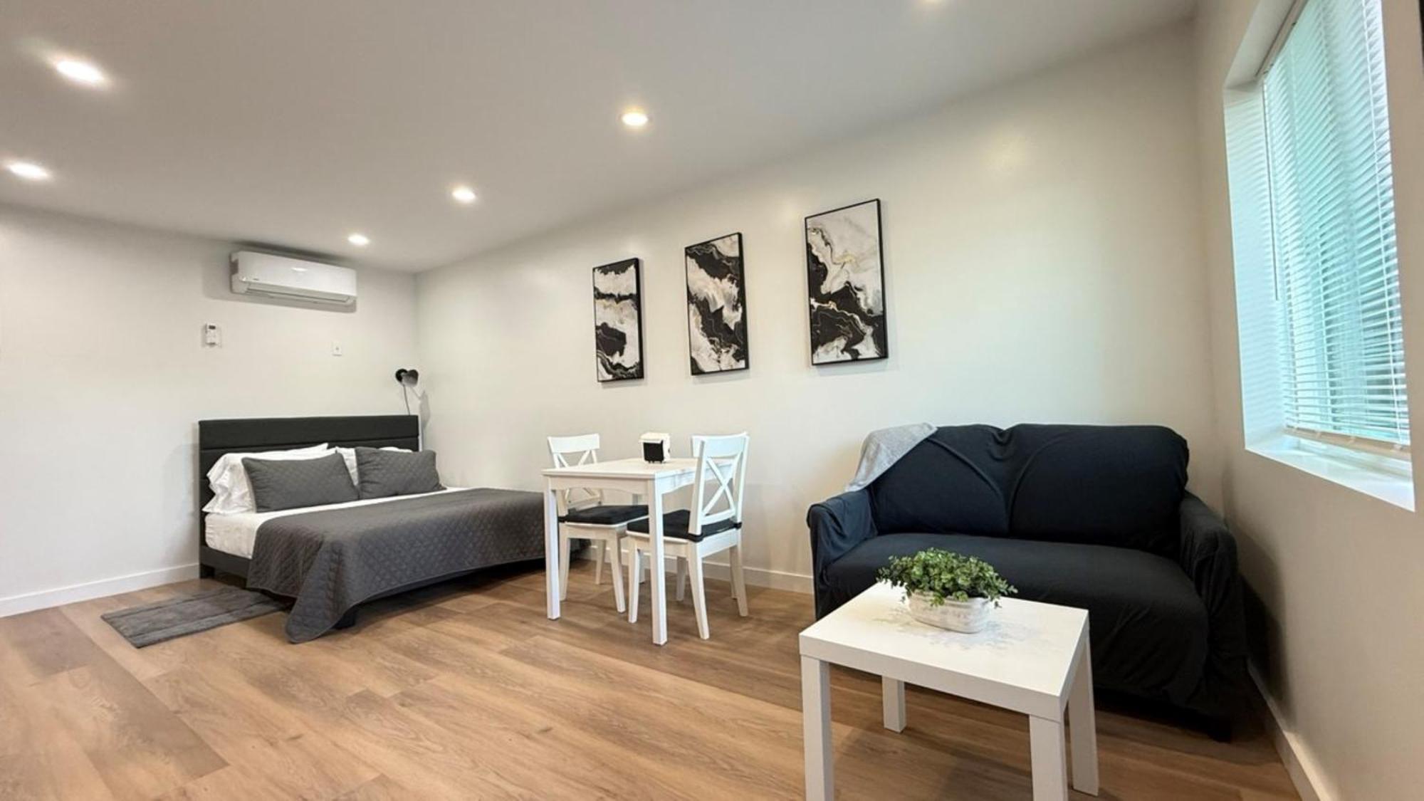 Modern Stylish &cozy Right Unit